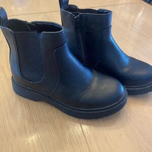 Lightly worn girls Cat & Jack black moto boots, size 1
